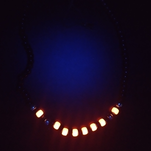 GLOW NECKLACES - Picture 8 of 16